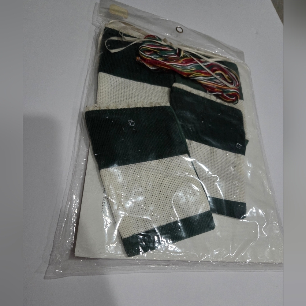 Janlynn Holiday Sachet Bags - Festive Red and Green - Picture 2 of 8